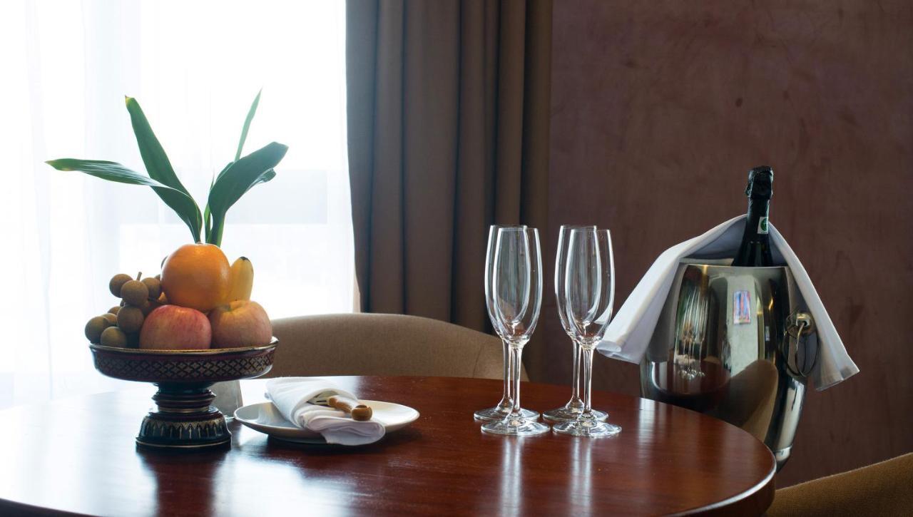 Almond Hotel Bassac River Phnom Penh Luaran gambar