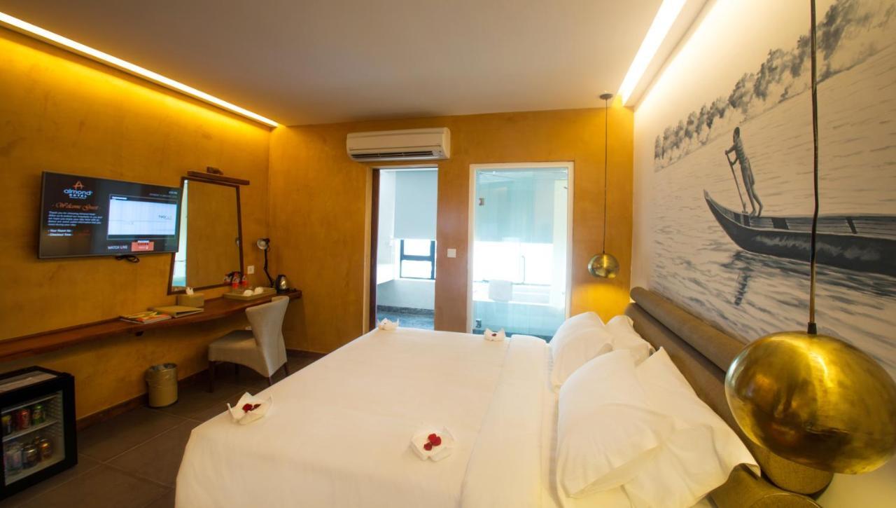 Almond Hotel Bassac River Phnom Penh Luaran gambar