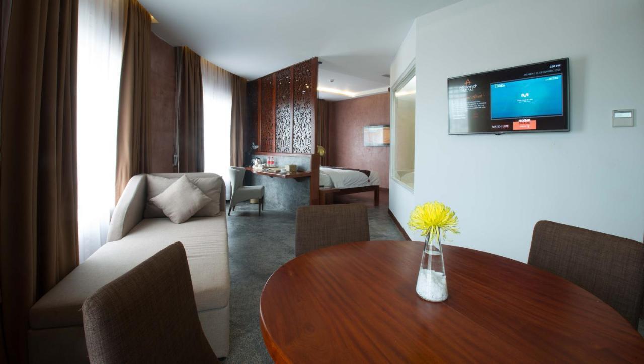 Almond Hotel Bassac River Phnom Penh Luaran gambar
