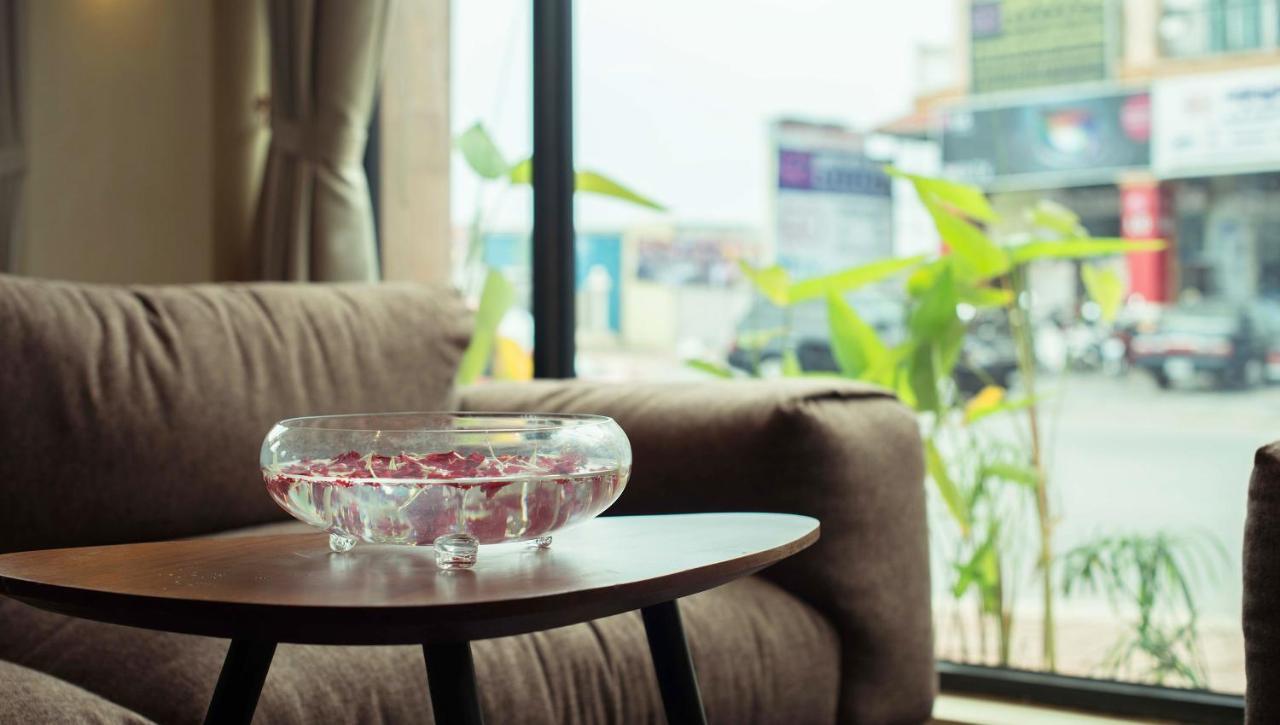 Almond Hotel Bassac River Phnom Penh Luaran gambar